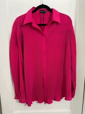NWOT Pretty Little Thing Pink Pleated Button Down Top